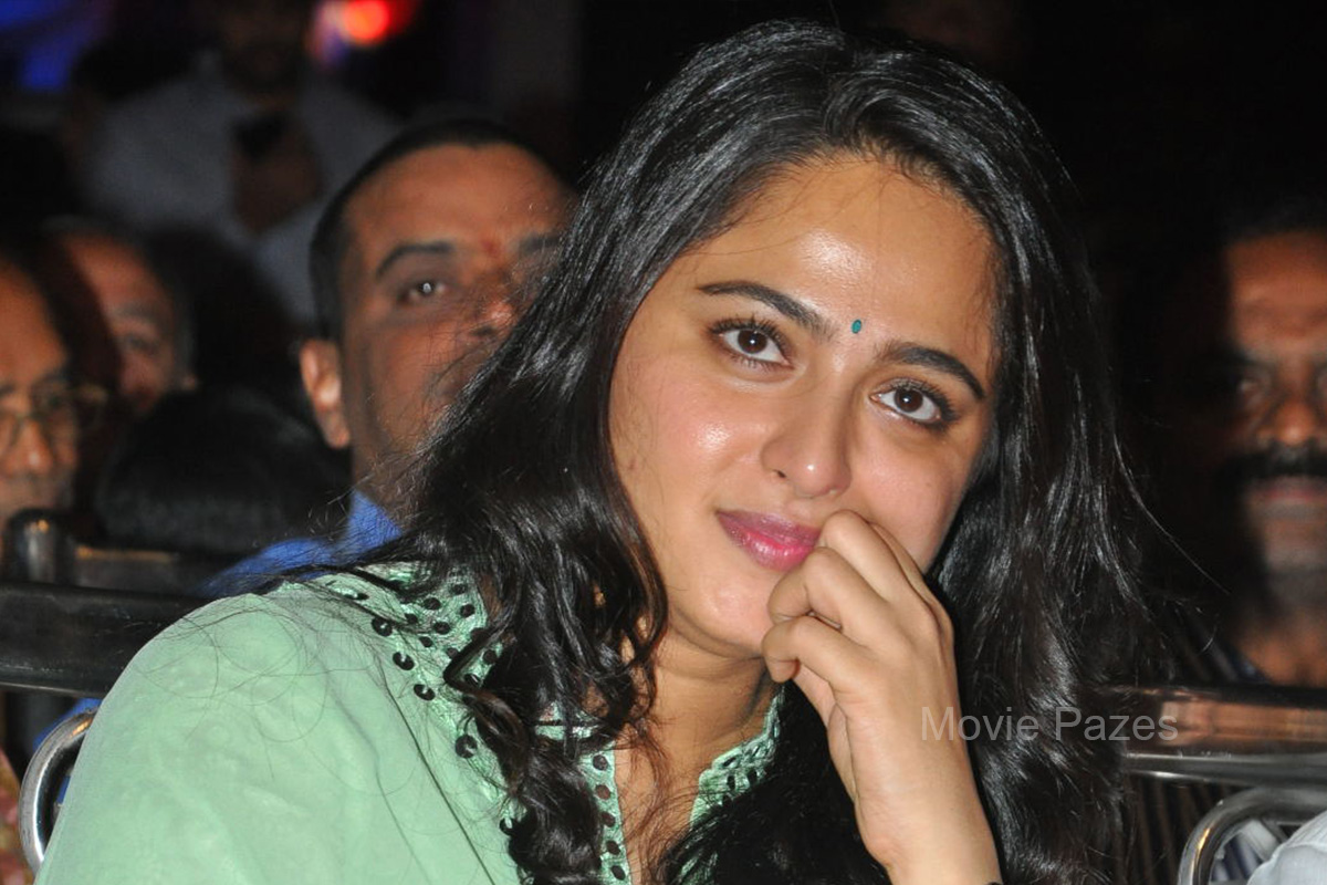 anushka-shetty-at-show-time-audio-launch